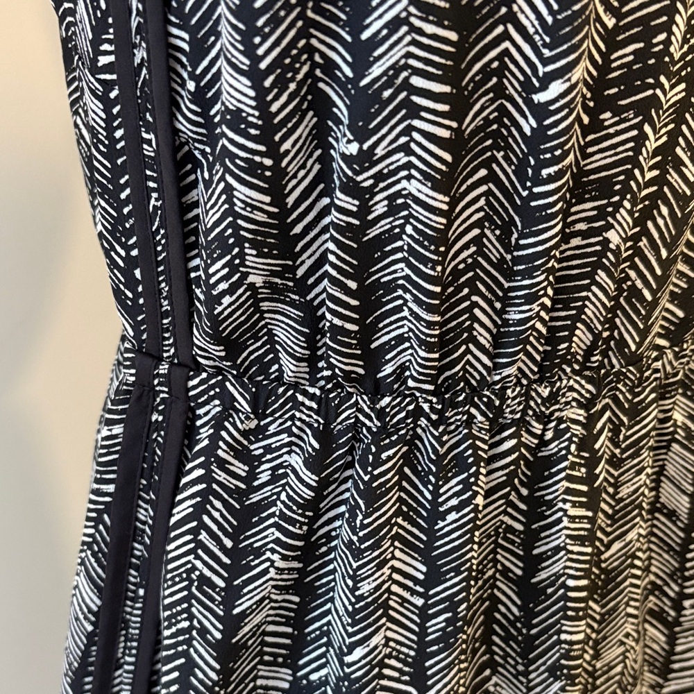 LOFT Black and White Pattern Maxi Dress - Picture 4 of 11